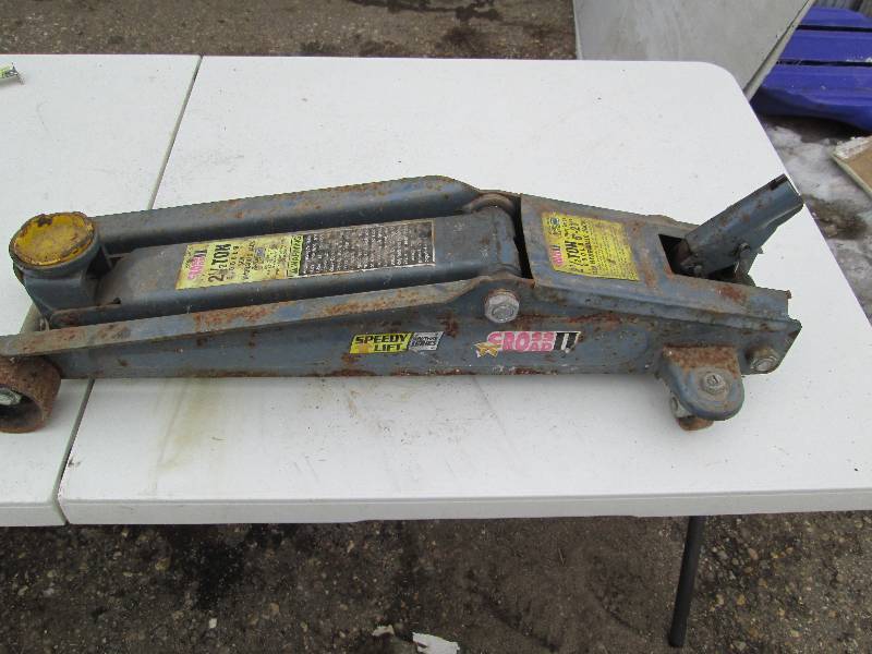 lot 41 image: Cross Road ll 2 12 Ton Speed Jack