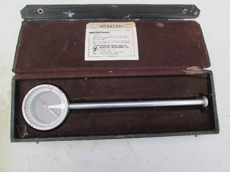 lot 57 image: Municipal Instrument co GageCompass