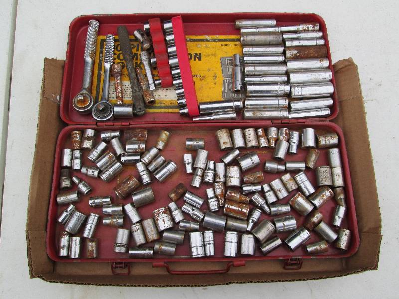 lot 64 image: Large Assortment of Sockets
