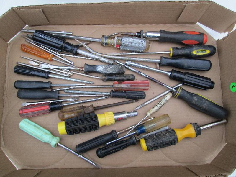 lot 71 image: Assorted Screw Drivers