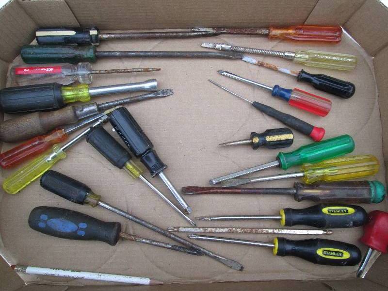 lot 72 image: Assorted Screw Drivers