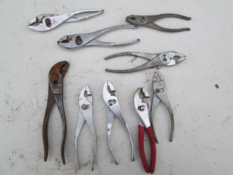 lot 74 image: Assorted Pliers