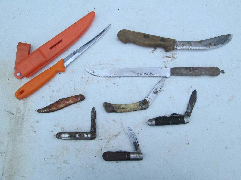 lot 92 image: Pocket Knifes