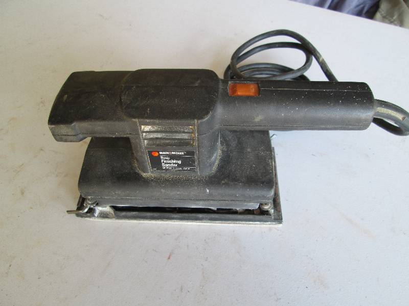 lot 99 image: Black & Decker Pad Sander