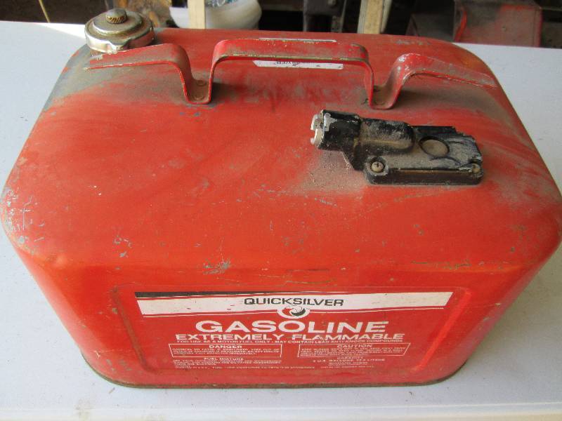 lot 108 image: Quick Sliver Boat Gas Can