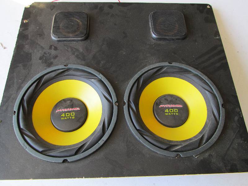 lot 111 image: 4 Pyramid Speakers