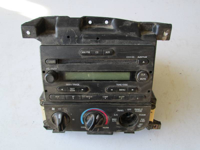 lot 114 image: Ford Stereo & Heater control