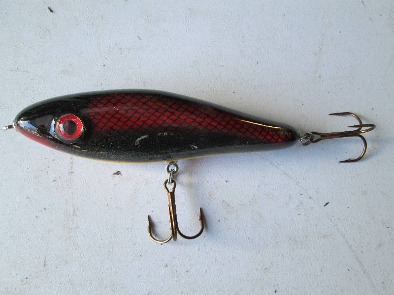 lot 136 image: Large Top Water Lure