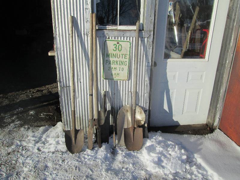 lot 149 image: Garden tools