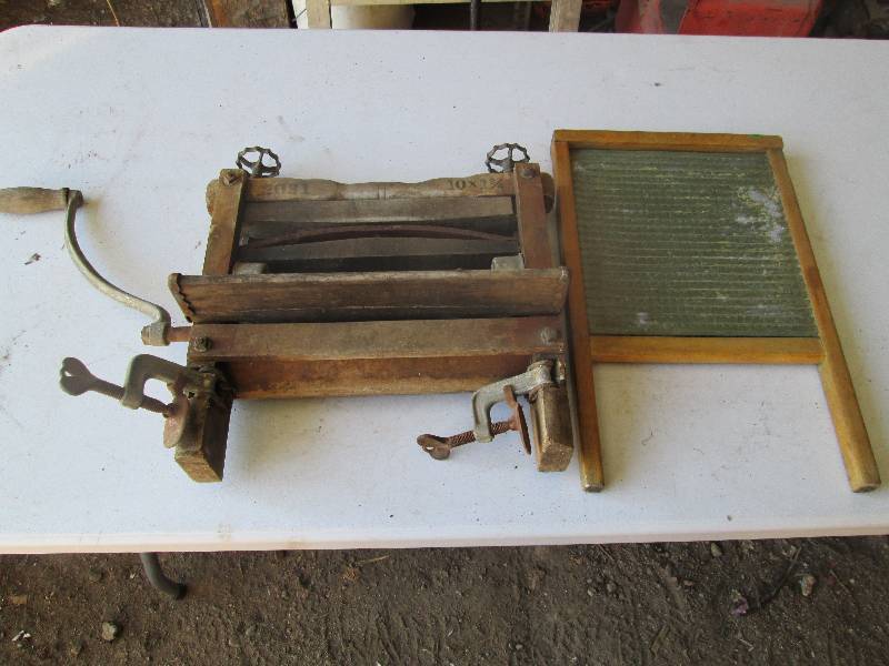 lot 150 image: Vintage Washing Tools