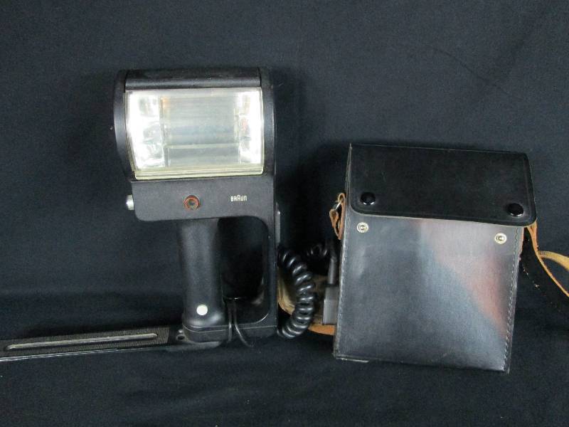 lot 160 image: Braun Camera Flash