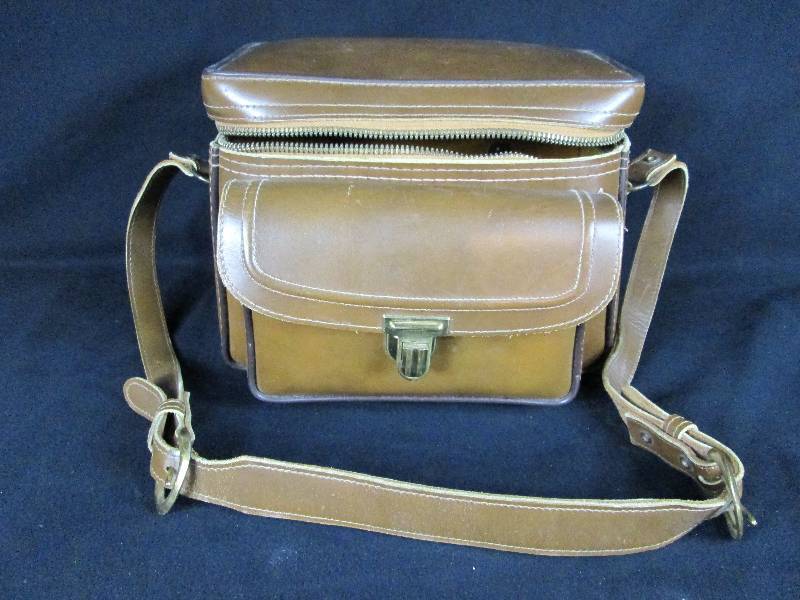 lot 169 image: Vintage En Garde Leather Bag