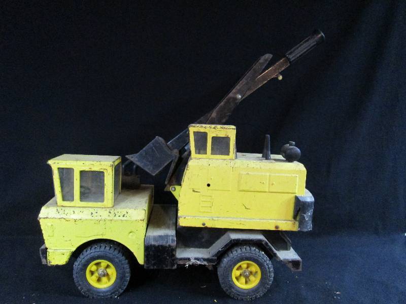 lot 179 image: Mighty Tonka Shovel
