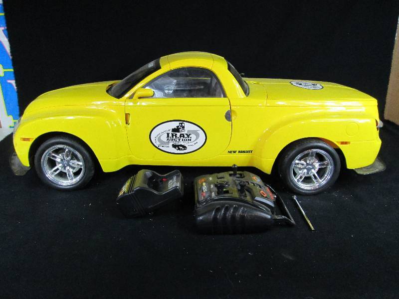 lot 180 image: Chevrolet SSR Remote Control