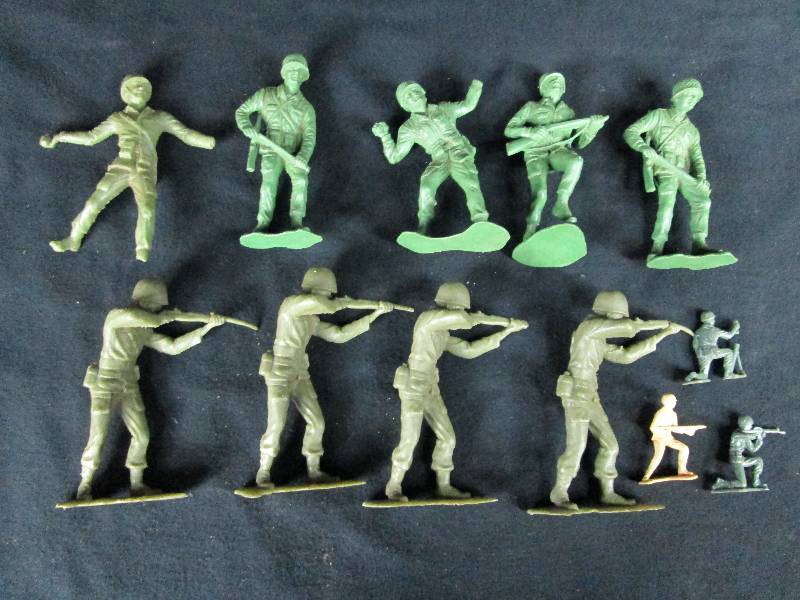 lot 199 image: Marx Brand Army Men