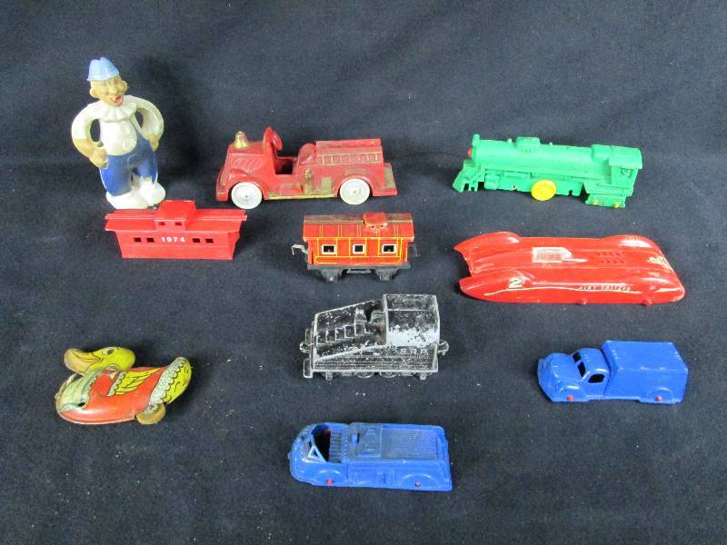 lot 200 image: Old Tin & Plastic Toys