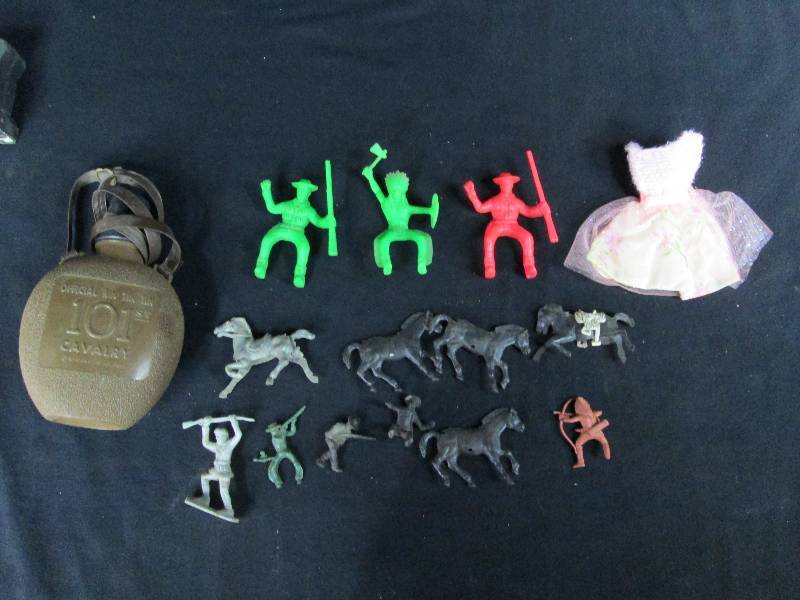 lot 207 image: Cowboys & Indians