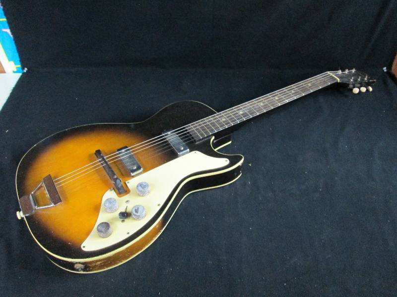 lot 211 image: Airline Electric Guitar