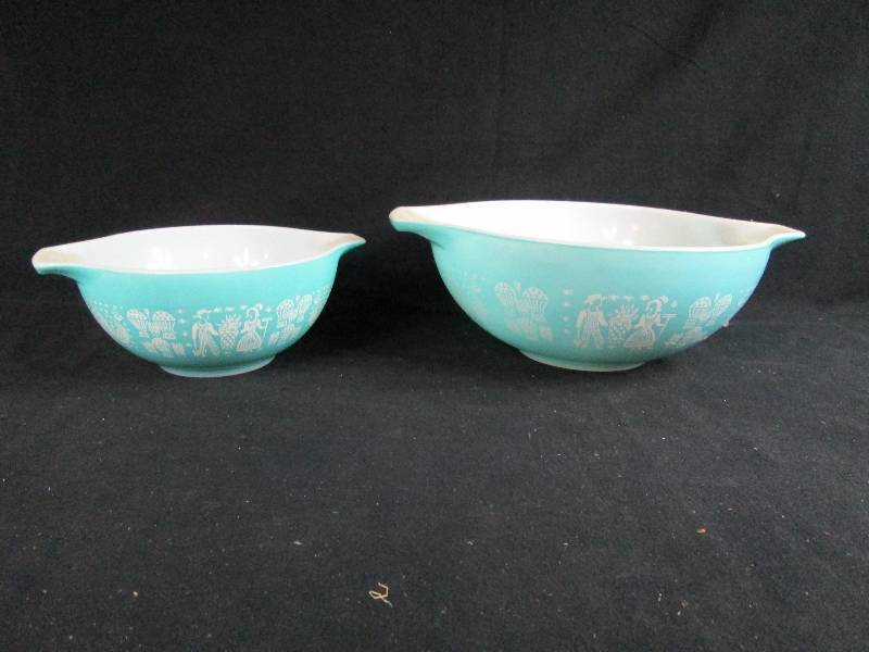 lot 243 image: Pryex Bowls Omish Pattern