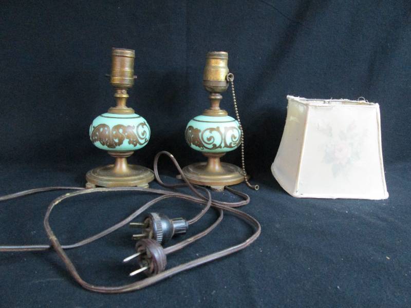 lot 248 image: 2 Small Lamps