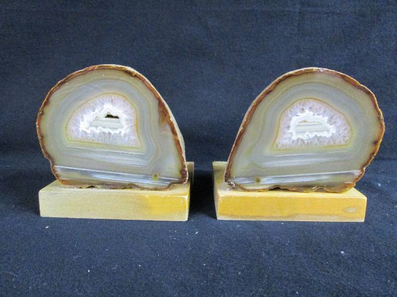 lot 251 image: Agate Book Ends