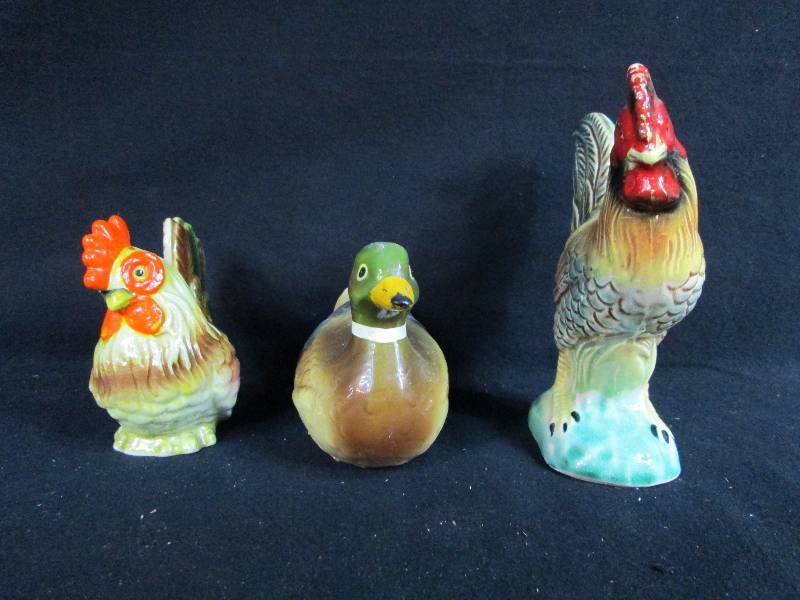 lot 256 image: 2 Roosters & A Duck
