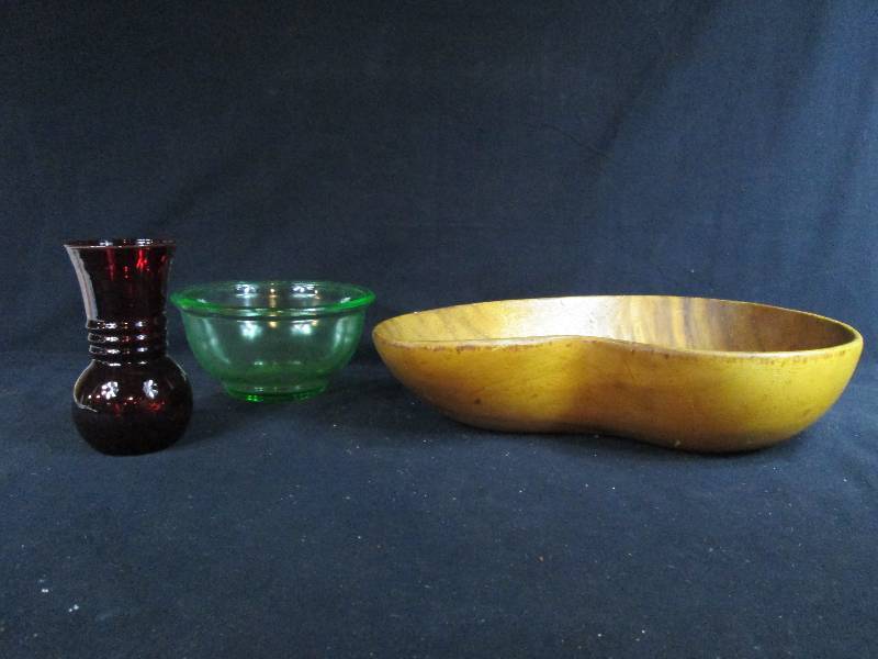 lot 263 image: Monkey Wood Bowl