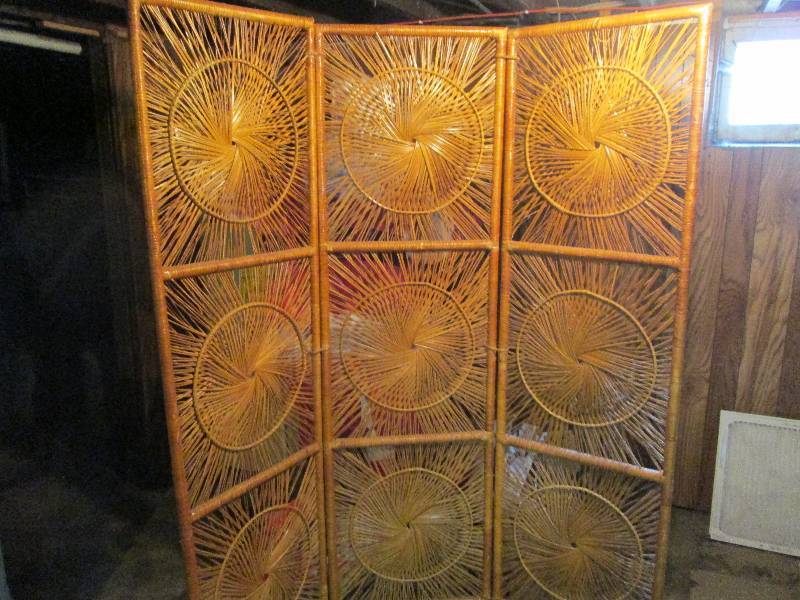 lot 270 image: Room Devider