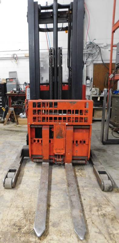 lot 3 image: Raymond 4500lb Reach  Forklift