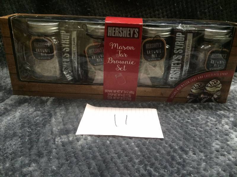 lot 11 image: Mason Jar and Brownie Set New