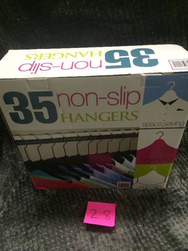 lot 28 image: 35 Non Slip Hanngers New
