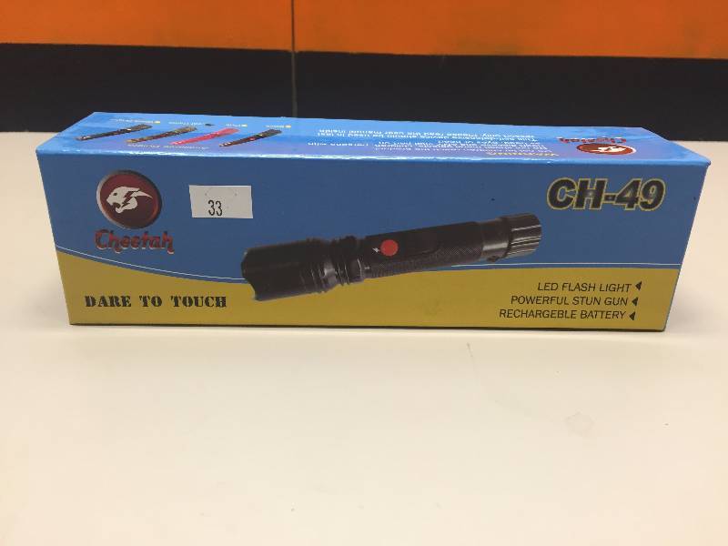 lot 33 image: CHEETAH RECHARGEABLE STUN GUN WITH LED FLASHLIGHT
