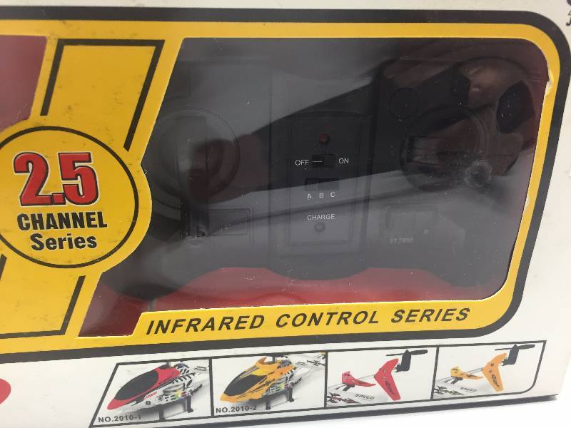 lot 48 image: RC REMOTE CONTROLLED HELICOPTER