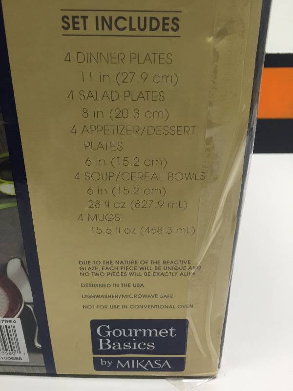 lot 71 image: DINNER SET