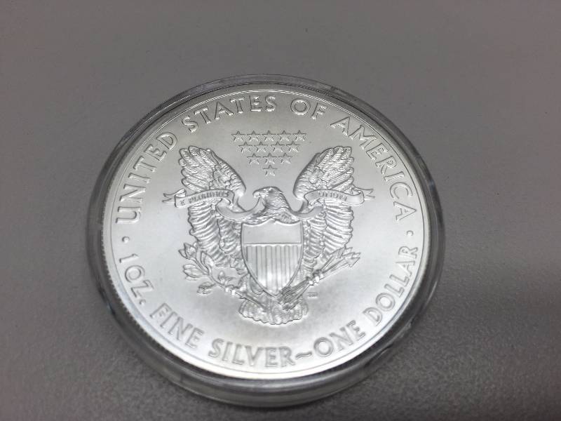 lot 87 image: 2015 AMERICAN EAGLE 1 TROY OX .999 FINE SILVER DOLLAR IN AIR TIGHT CAPSULE