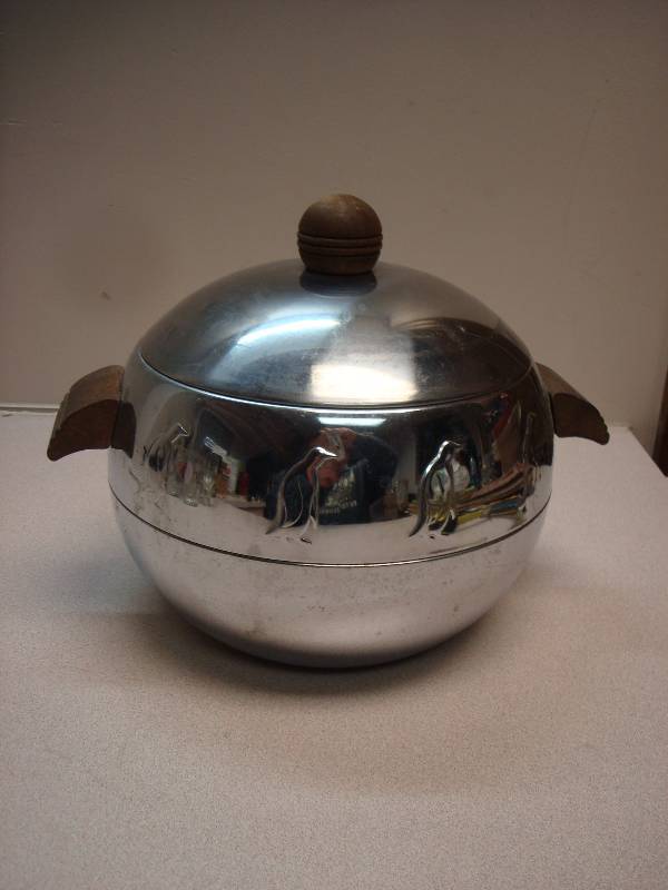 Vintage Penguin Ice Bucket....