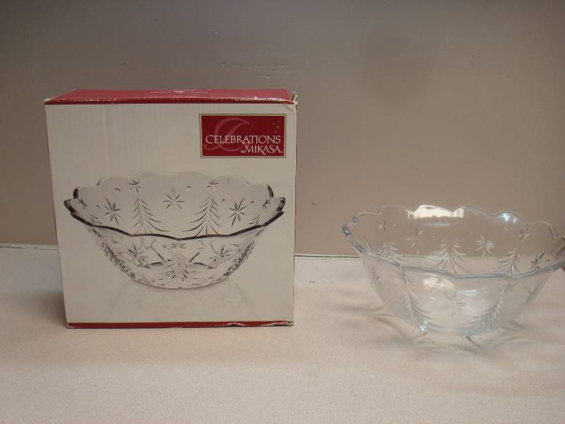 Mikasa Crystal Holiday Bowl...