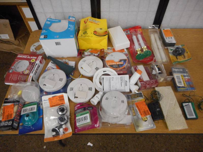 HANDYMAN LOT OF GOODIES SMOKE DETECTOR LOT