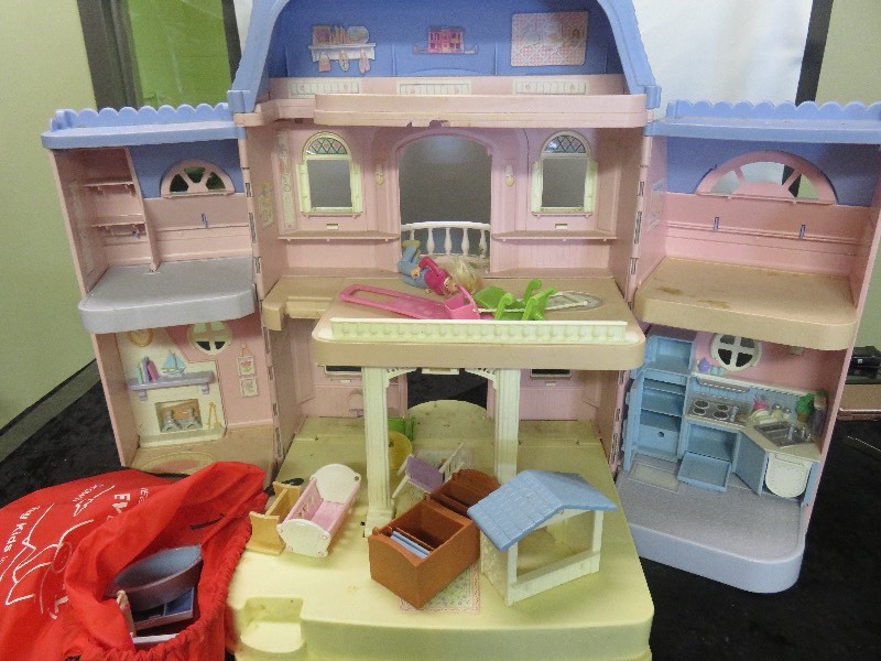 Fisher Price Doll House wFurniture