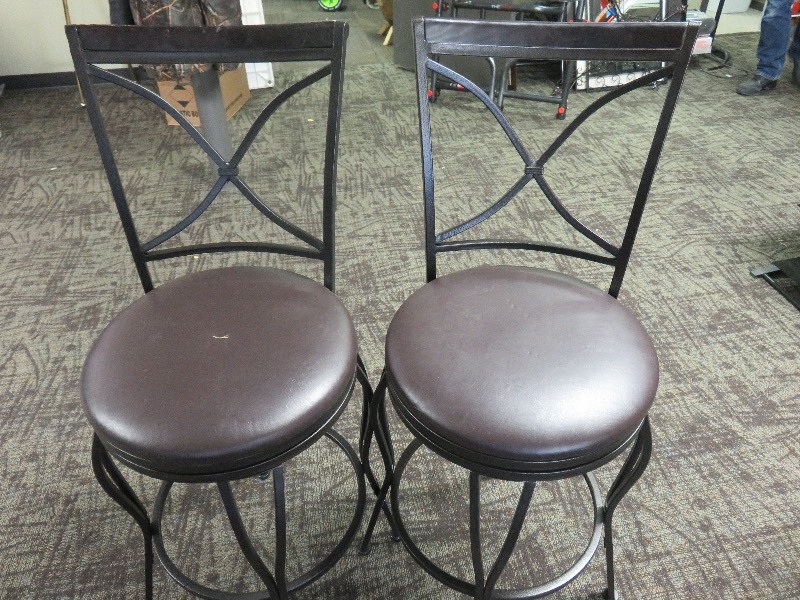 2 Swivel Bar Stools
