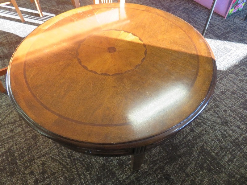 Round Wood Coffee Table wDrawers