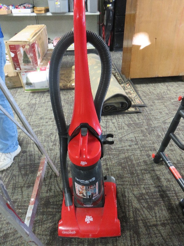 Dirt Devil Feather Lite Cyclonic Vacuum