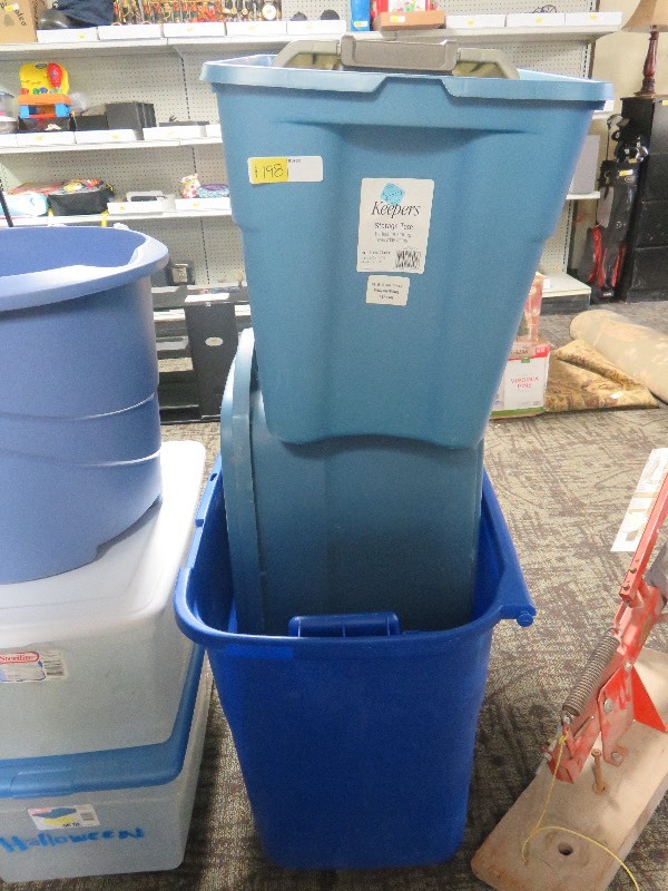 Lot of 5 Plastic Totoes Various Sizes No Lids