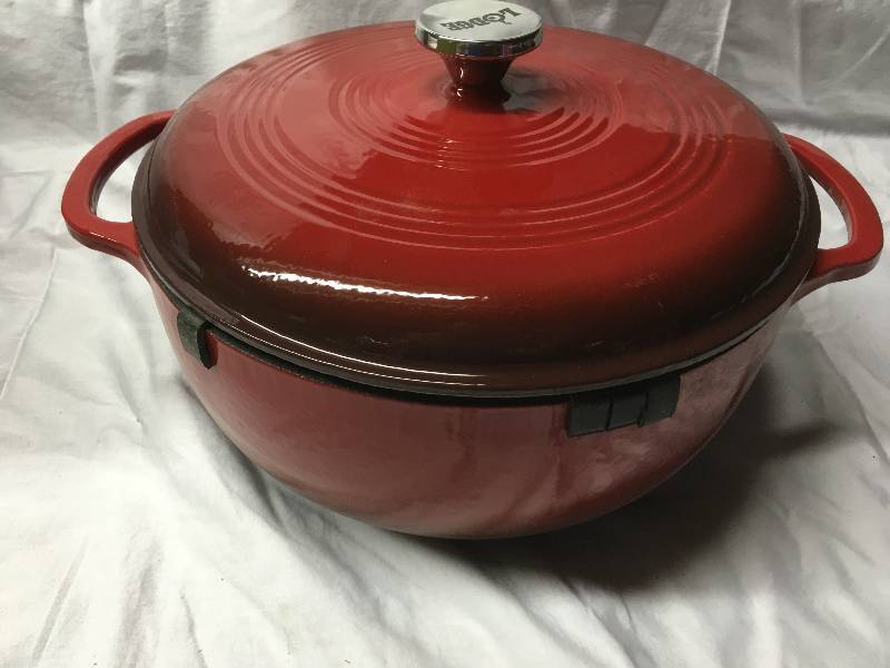 lot 85 image: Lodge 7.5qt Enamel on Cast Iron Dutch Oven Retail $123