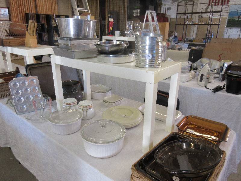 Lot Table # 4 Kitchenware