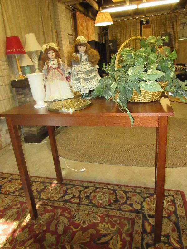 Pub Height Table & Decor