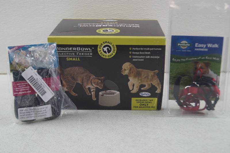 Select Feeder, Harness & Dog Socks