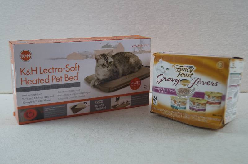 Heated Pet Bed & Fancy Feast