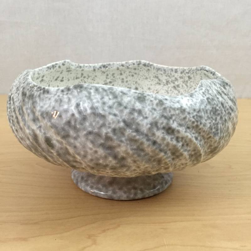 lot 98 image: Very RARE Color Mid Century Modern Haeger Floral USA Speckle Grey Gray Pottery Planter With Label Vintage Porcelain Centerpiece Flower Planter
