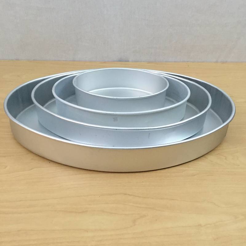 lot 102 image: NEW Set of 4 WILTON PERFORMANCE 4-TIER OVAL PAN SET 2105-2130 4 Level Wedding Cake Baking Pans